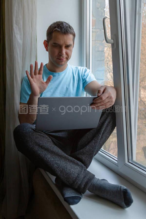 光荣之路上的狗